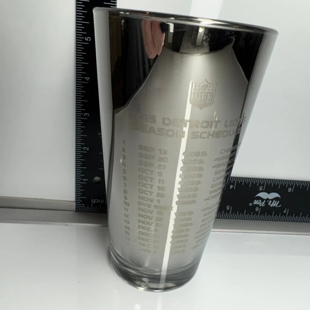 Detroit Lions 2015 Season Schedule NFL Pint Glass Metallic Silver Etched Logo‎